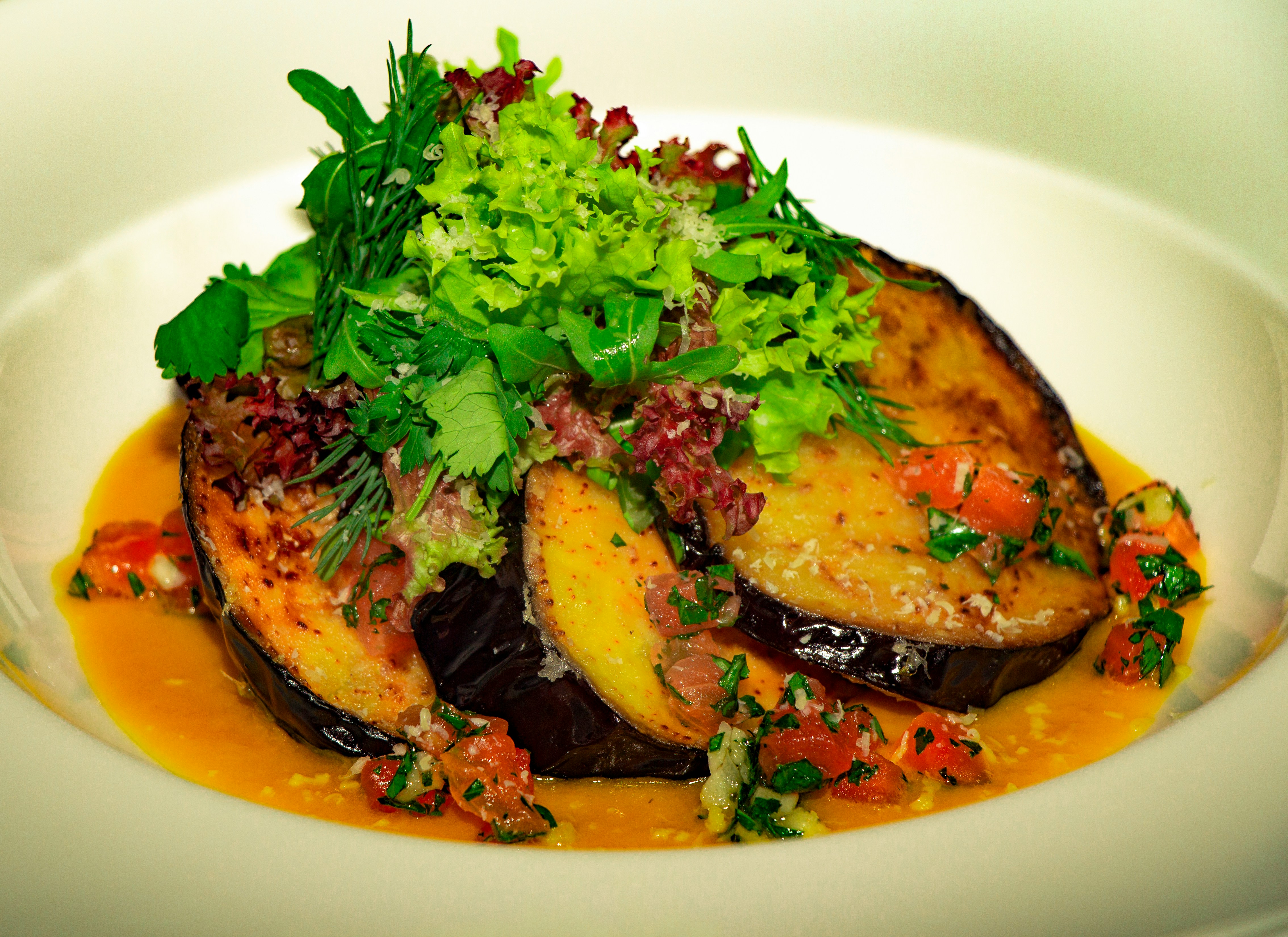 Gegrilde aubergine met kruidenquinoa